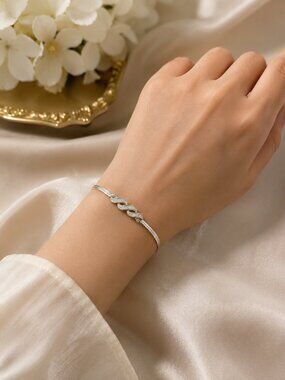 Avon Silver Tone Rhinestone Infinity Herringbone Bracelet 7" Vintage